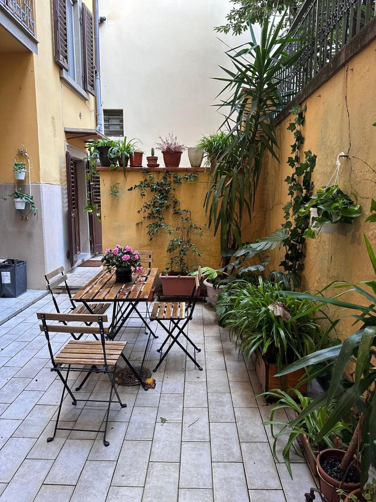 One-Bedroom Apartment With Patio Флоренция Экстерьер фото